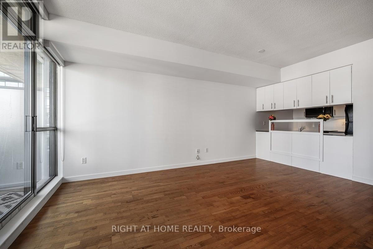 












2104 - 281 MUTUAL STREET

,
Toronto (Church-Yonge Corridor),




Ontario
M4Y3C4


