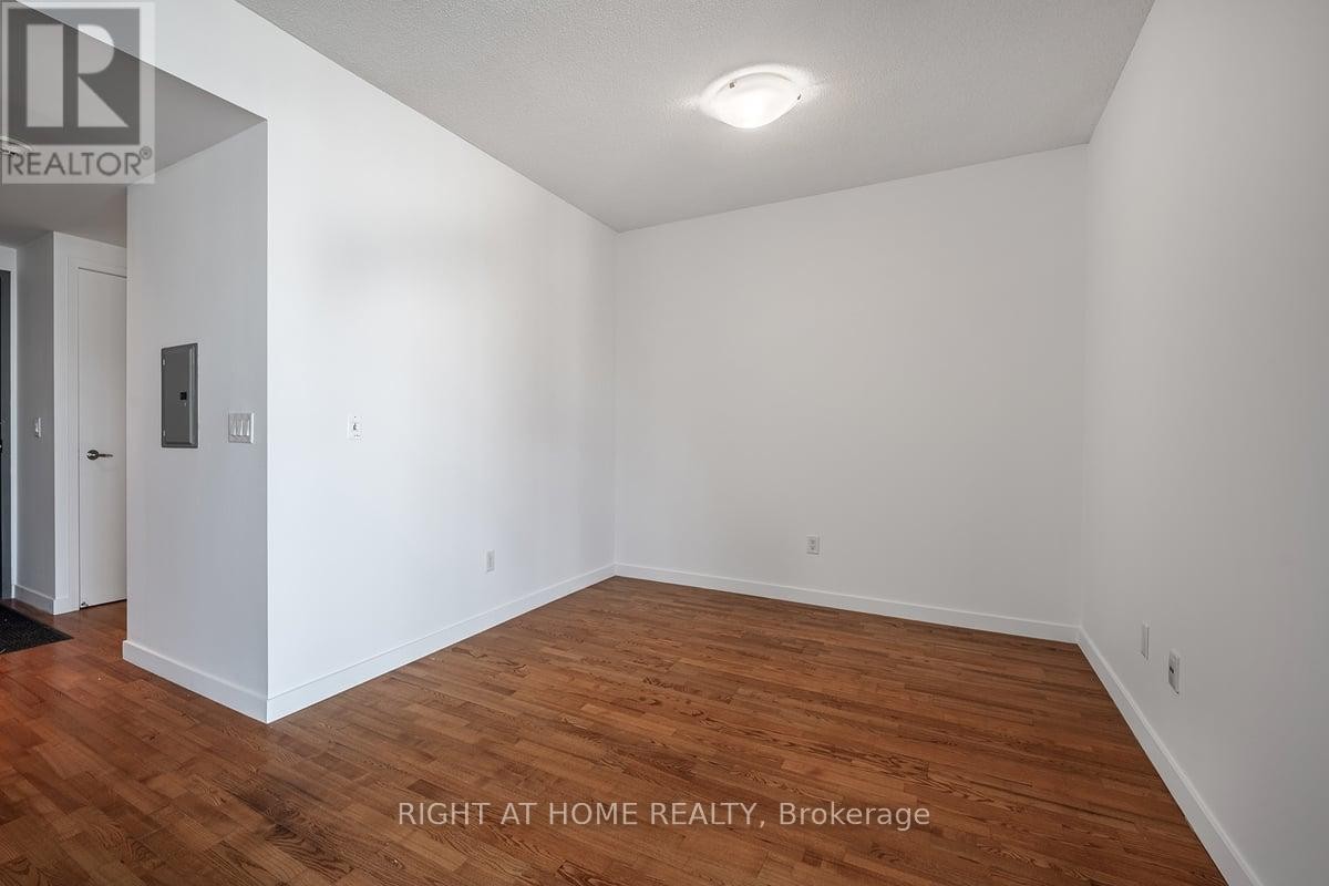 












2104 - 281 MUTUAL STREET

,
Toronto (Church-Yonge Corridor),




Ontario
M4Y3C4

