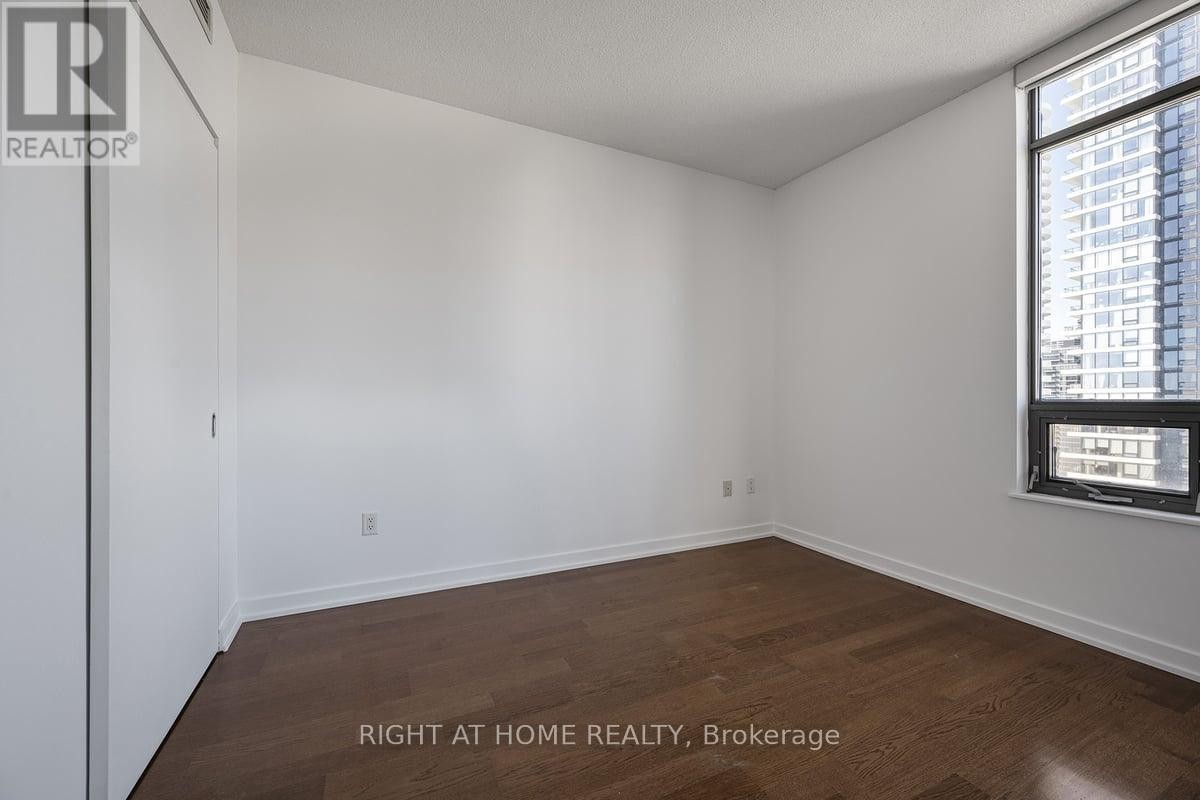 












2104 - 281 MUTUAL STREET

,
Toronto (Church-Yonge Corridor),




Ontario
M4Y3C4

