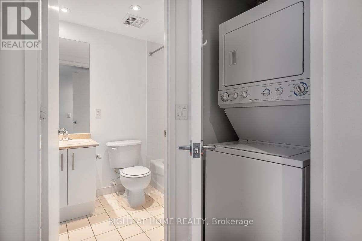 












2104 - 281 MUTUAL STREET

,
Toronto (Church-Yonge Corridor),




Ontario
M4Y3C4

