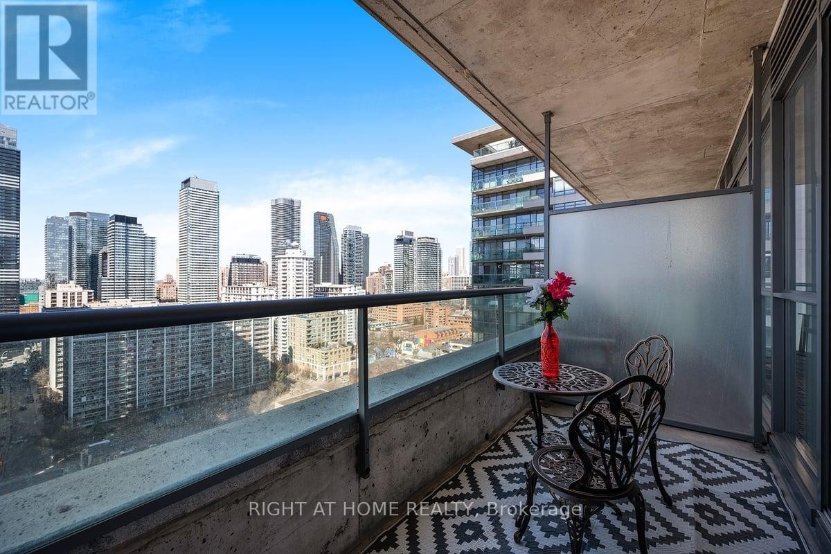 












2104 - 281 MUTUAL STREET

,
Toronto (Church-Yonge Corridor),




Ontario
M4Y3C4

