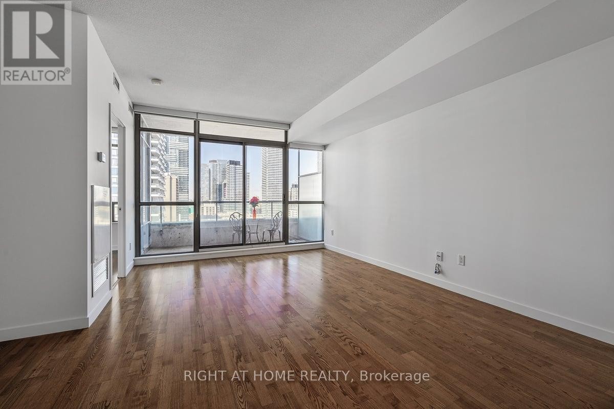 












2104 - 281 MUTUAL STREET

,
Toronto (Church-Yonge Corridor),




Ontario
M4Y3C4

