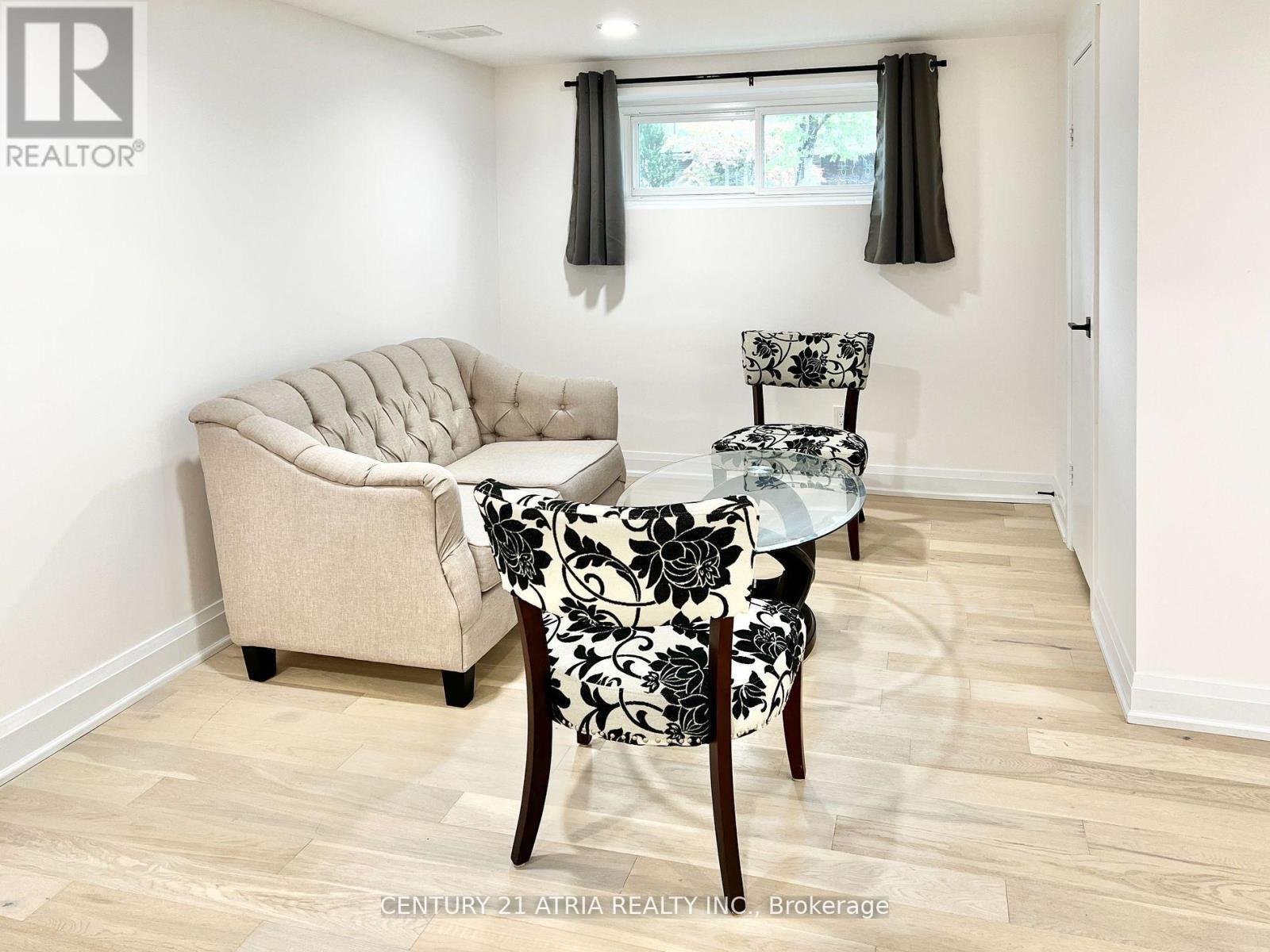 












2 PANNAHILL ROAD

,
Toronto (Bathurst Manor),




Ontario
M3H4N3

