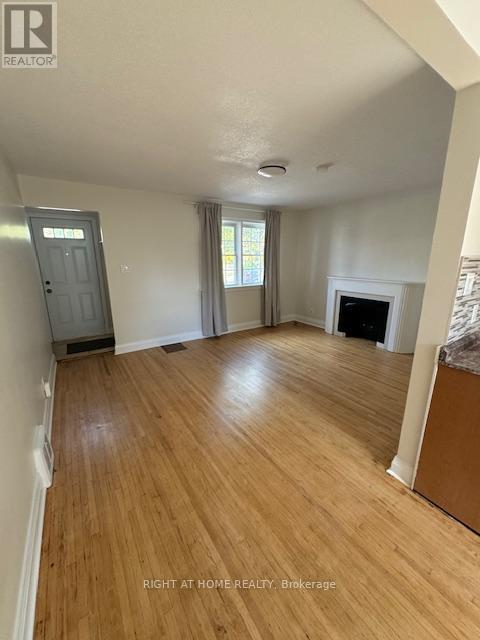 












227 SHEPPARD AVENUE W

,
Toronto (Lansing-Westgate),




Ontario
M2N1N2

