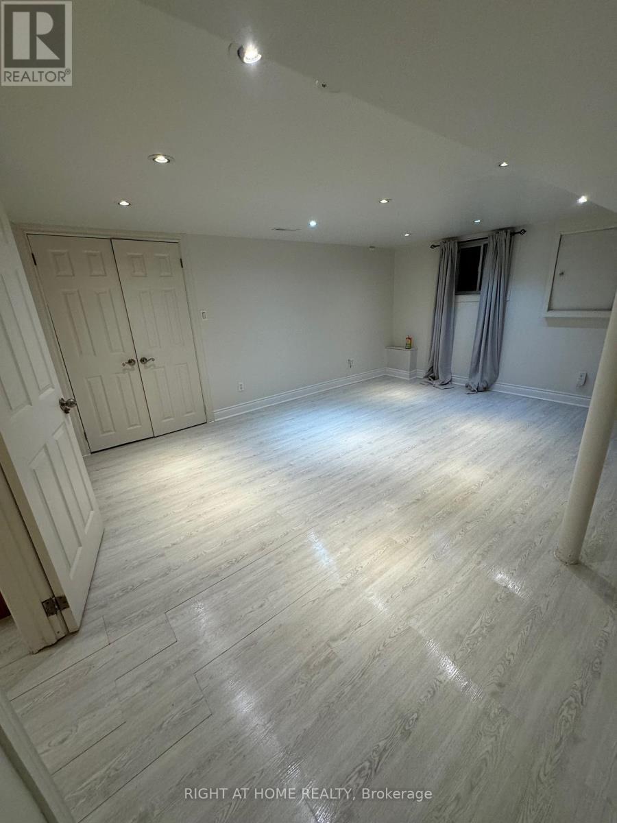 












227 SHEPPARD AVENUE W

,
Toronto (Lansing-Westgate),




Ontario
M2N1N2

