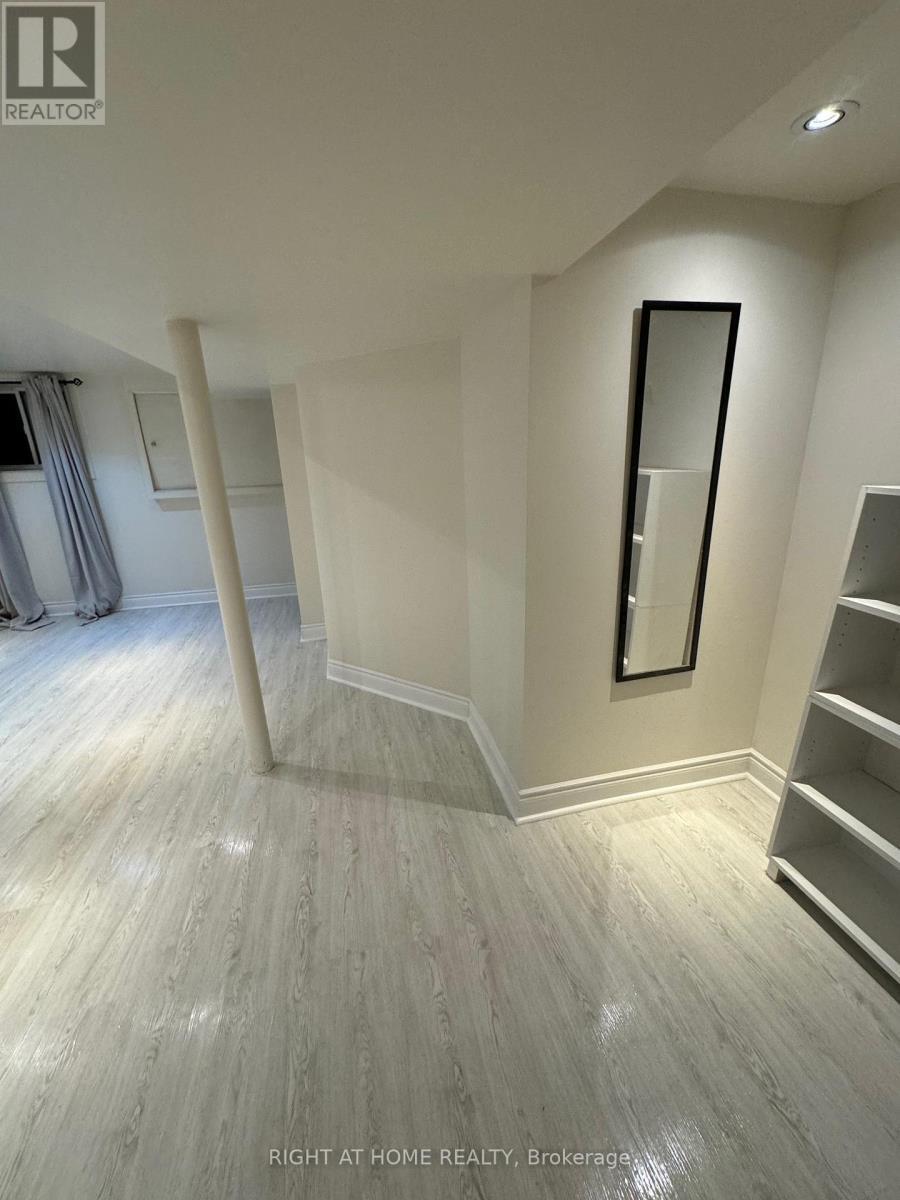 












227 SHEPPARD AVENUE W

,
Toronto (Lansing-Westgate),




Ontario
M2N1N2

