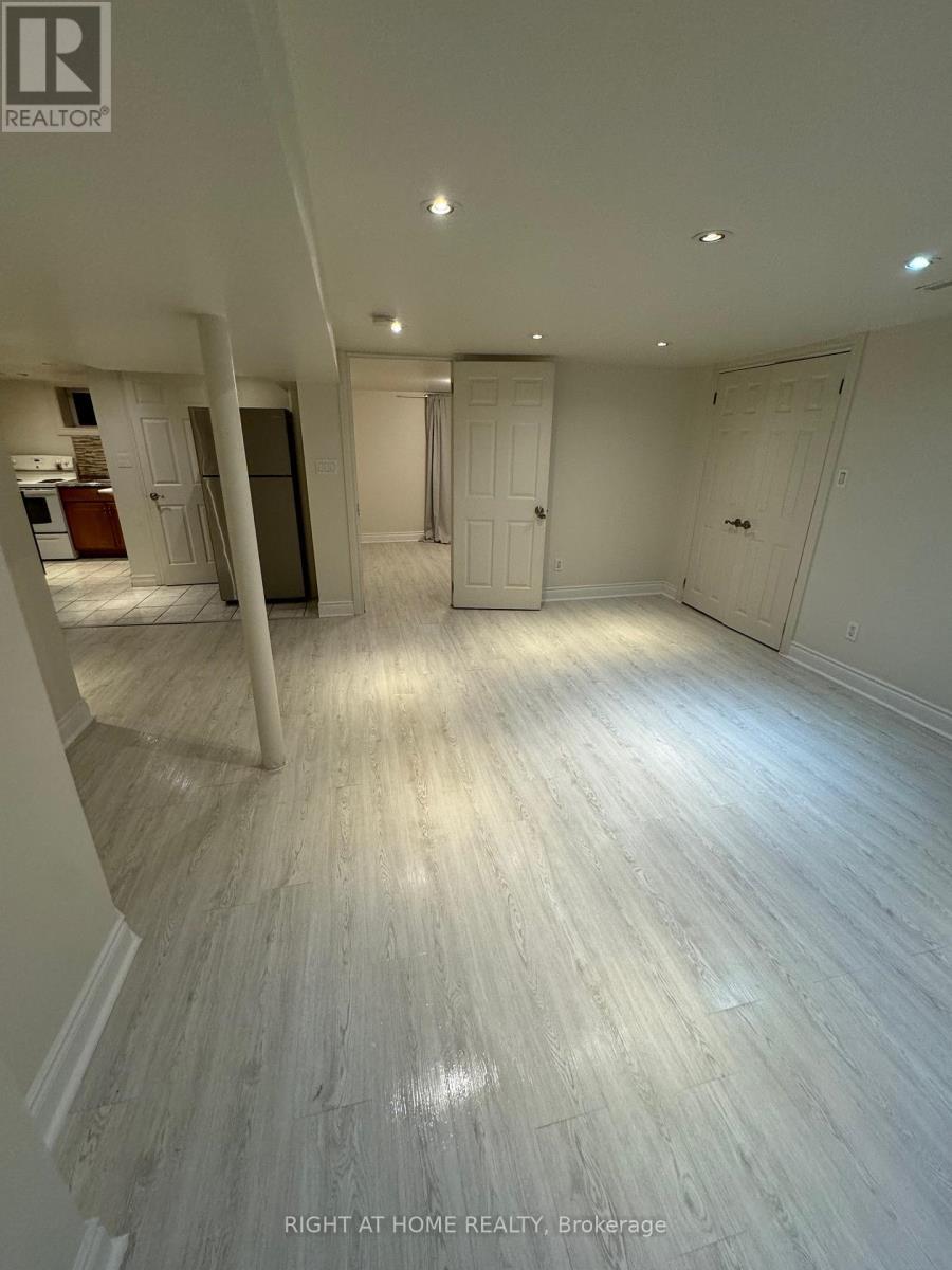 












227 SHEPPARD AVENUE W

,
Toronto (Lansing-Westgate),




Ontario
M2N1N2

