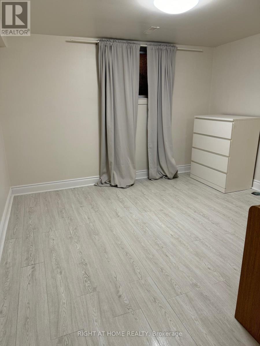 












227 SHEPPARD AVENUE W

,
Toronto (Lansing-Westgate),




Ontario
M2N1N2

