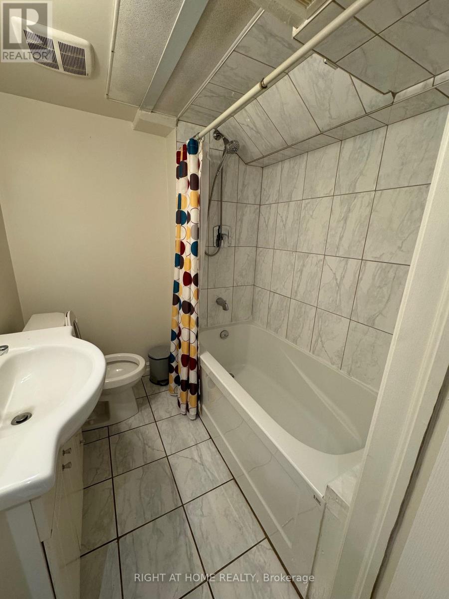 












227 SHEPPARD AVENUE W

,
Toronto (Lansing-Westgate),




Ontario
M2N1N2

