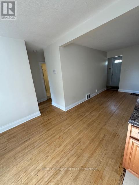 












227 SHEPPARD AVENUE W

,
Toronto (Lansing-Westgate),




Ontario
M2N1N2

