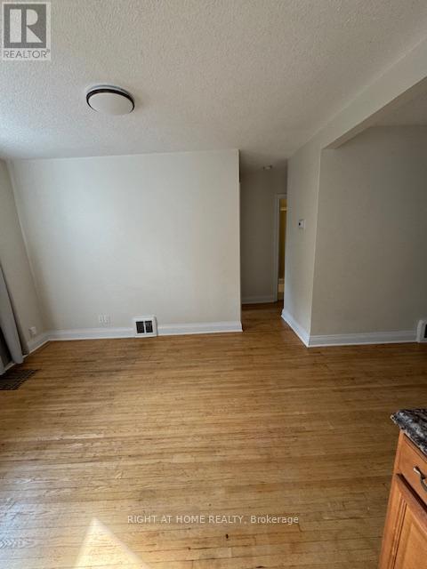 












227 SHEPPARD AVENUE W

,
Toronto (Lansing-Westgate),




Ontario
M2N1N2

