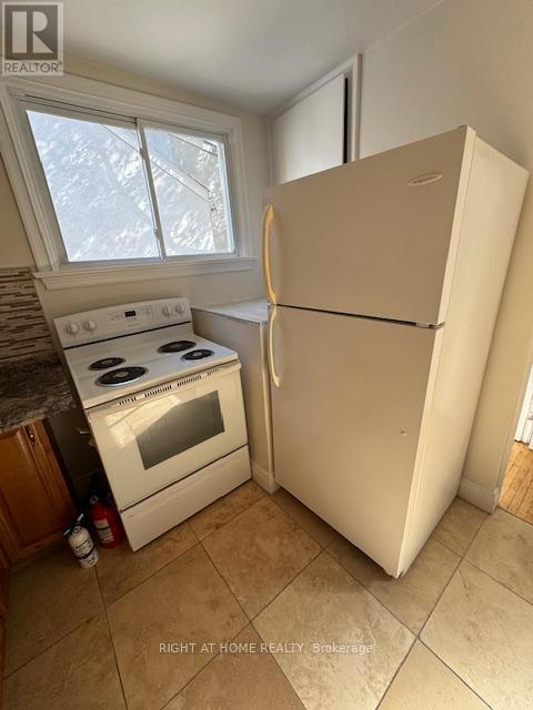 












227 SHEPPARD AVENUE W

,
Toronto (Lansing-Westgate),




Ontario
M2N1N2

