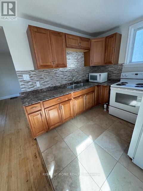 












227 SHEPPARD AVENUE W

,
Toronto (Lansing-Westgate),




Ontario
M2N1N2

