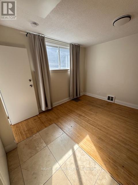 












227 SHEPPARD AVENUE W

,
Toronto (Lansing-Westgate),




Ontario
M2N1N2

