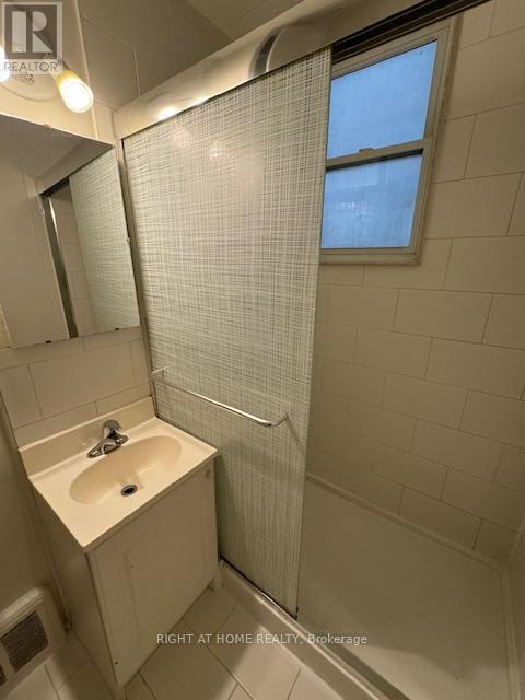 












227 SHEPPARD AVENUE W

,
Toronto (Lansing-Westgate),




Ontario
M2N1N2

