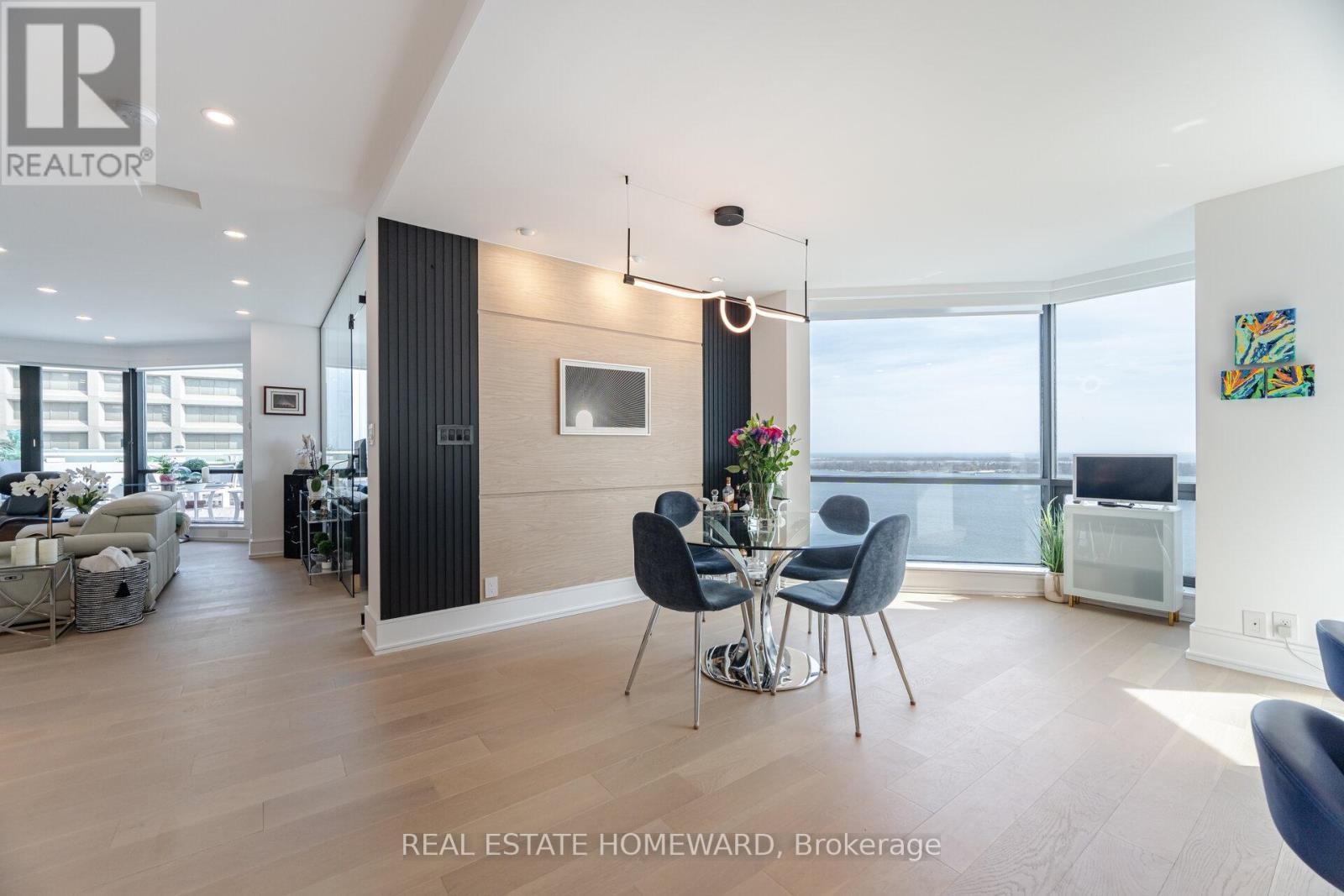 












PH2 - 10 QUEENS QUAY W

,
Toronto (Waterfront Communities),




Ontario
M5J2R9

