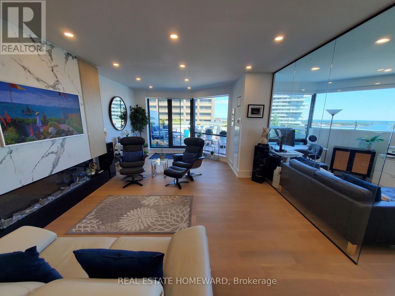 












PH2 - 10 QUEENS QUAY W

,
Toronto (Waterfront Communities),




Ontario
M5J2R9

