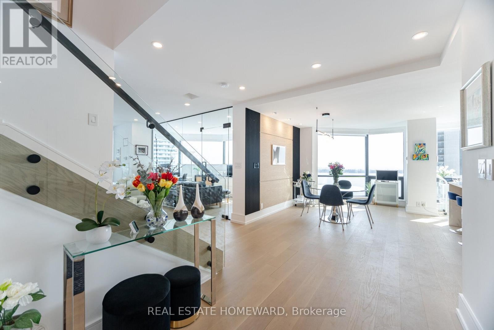 












PH2 - 10 QUEENS QUAY W

,
Toronto (Waterfront Communities),




Ontario
M5J2R9

