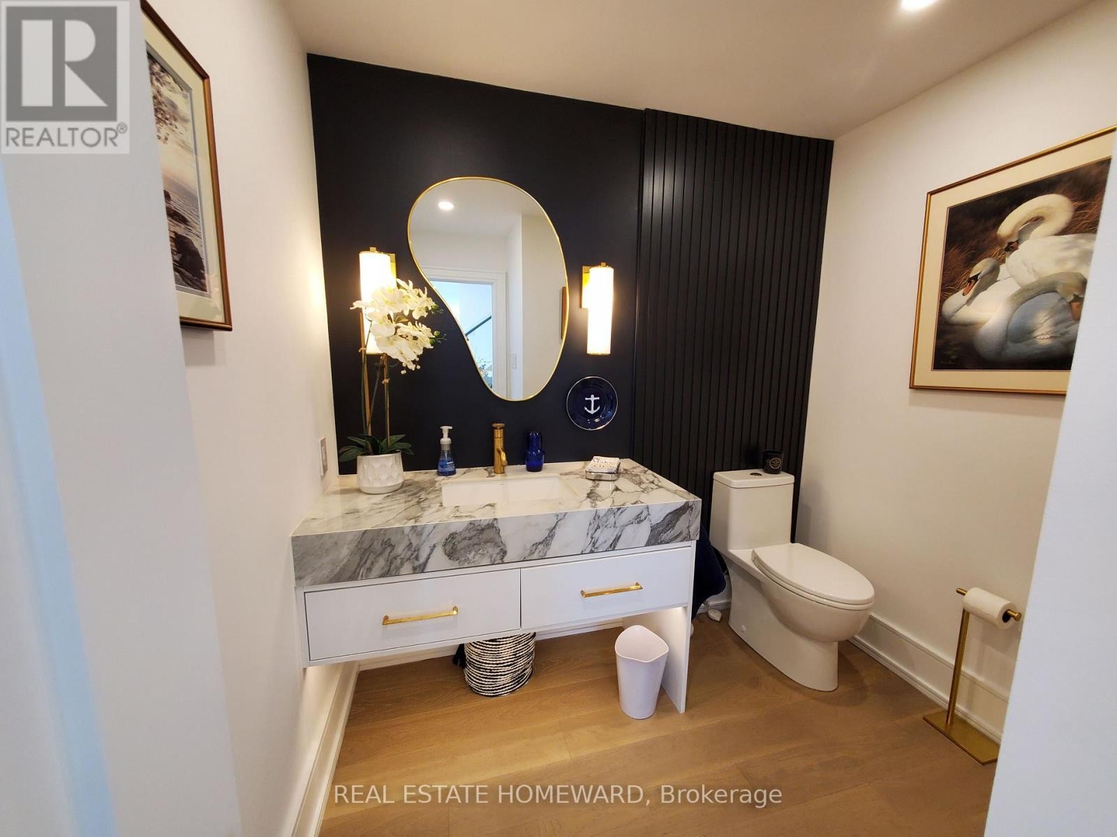 












PH2 - 10 QUEENS QUAY W

,
Toronto (Waterfront Communities),




Ontario
M5J2R9

