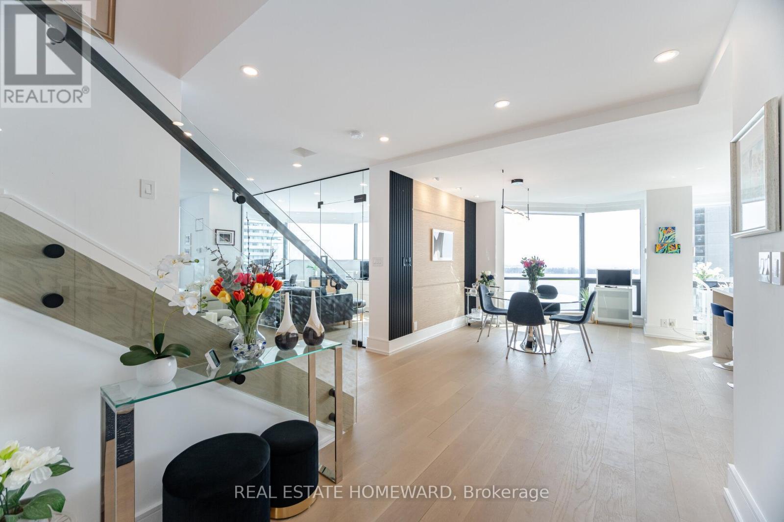 












PH2 - 10 QUEENS QUAY W

,
Toronto (Waterfront Communities),




Ontario
M5J2R9

