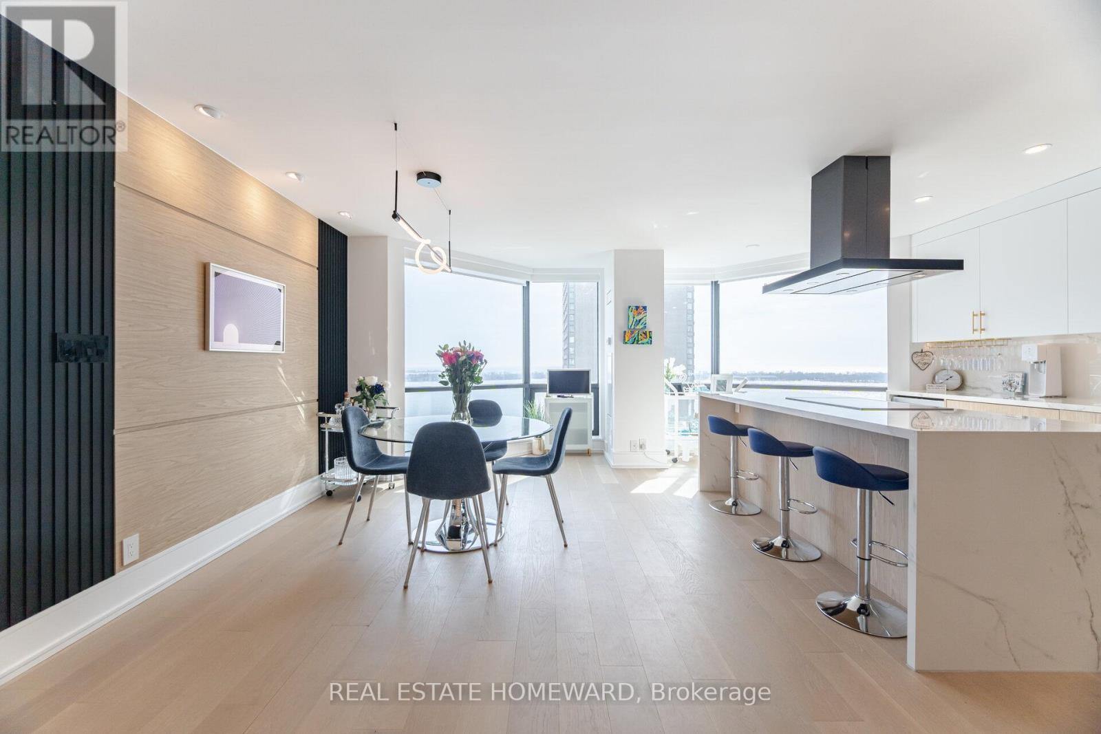 












PH2 - 10 QUEENS QUAY W

,
Toronto (Waterfront Communities),




Ontario
M5J2R9

