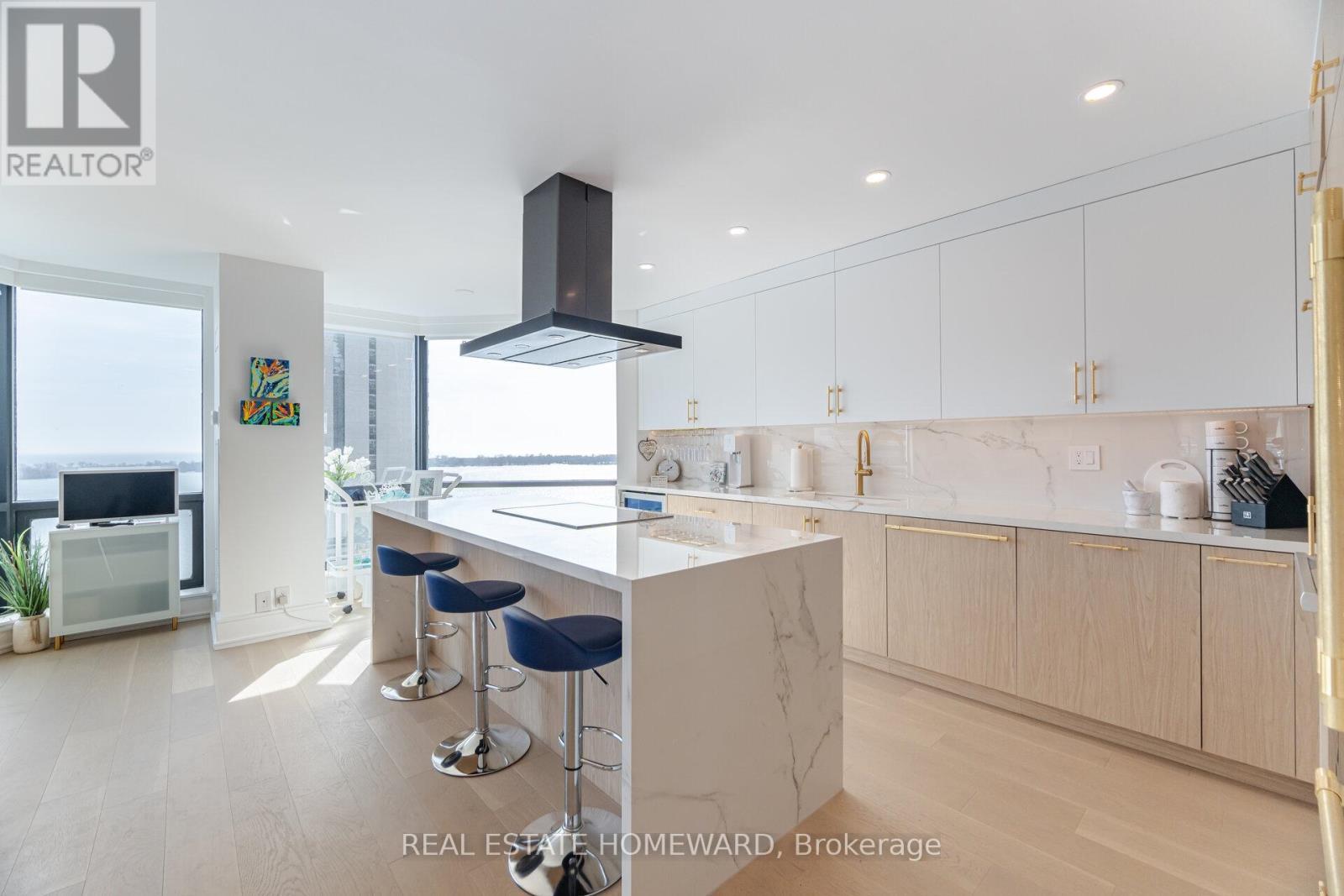 












PH2 - 10 QUEENS QUAY W

,
Toronto (Waterfront Communities),




Ontario
M5J2R9

