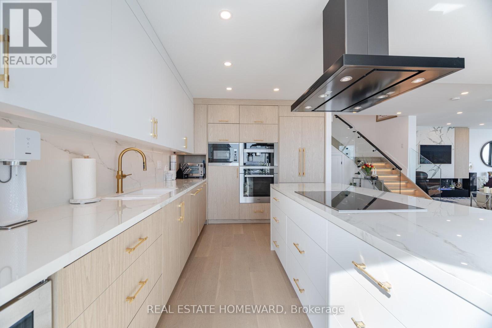 












PH2 - 10 QUEENS QUAY W

,
Toronto (Waterfront Communities),




Ontario
M5J2R9

