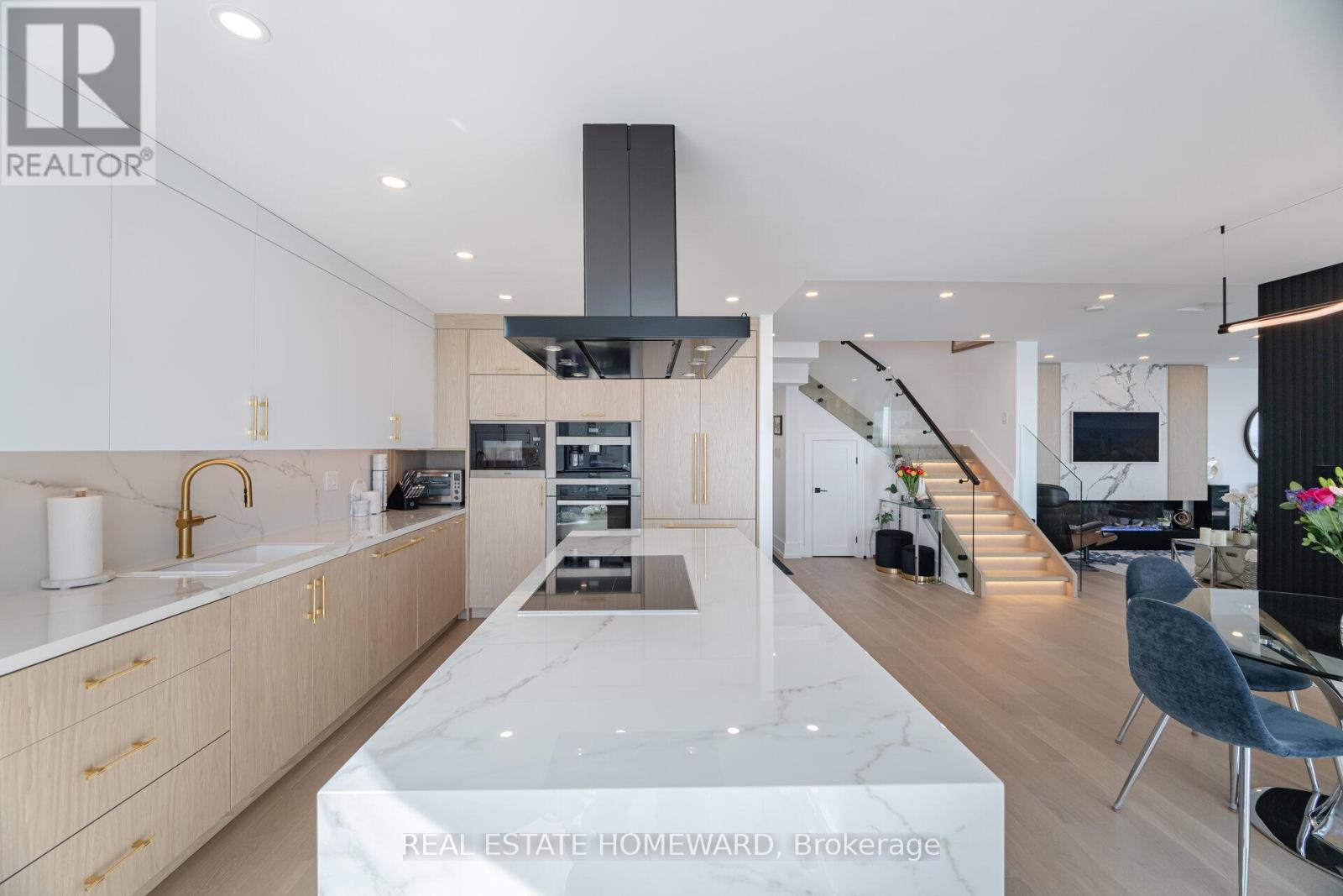 












PH2 - 10 QUEENS QUAY W

,
Toronto (Waterfront Communities),




Ontario
M5J2R9

