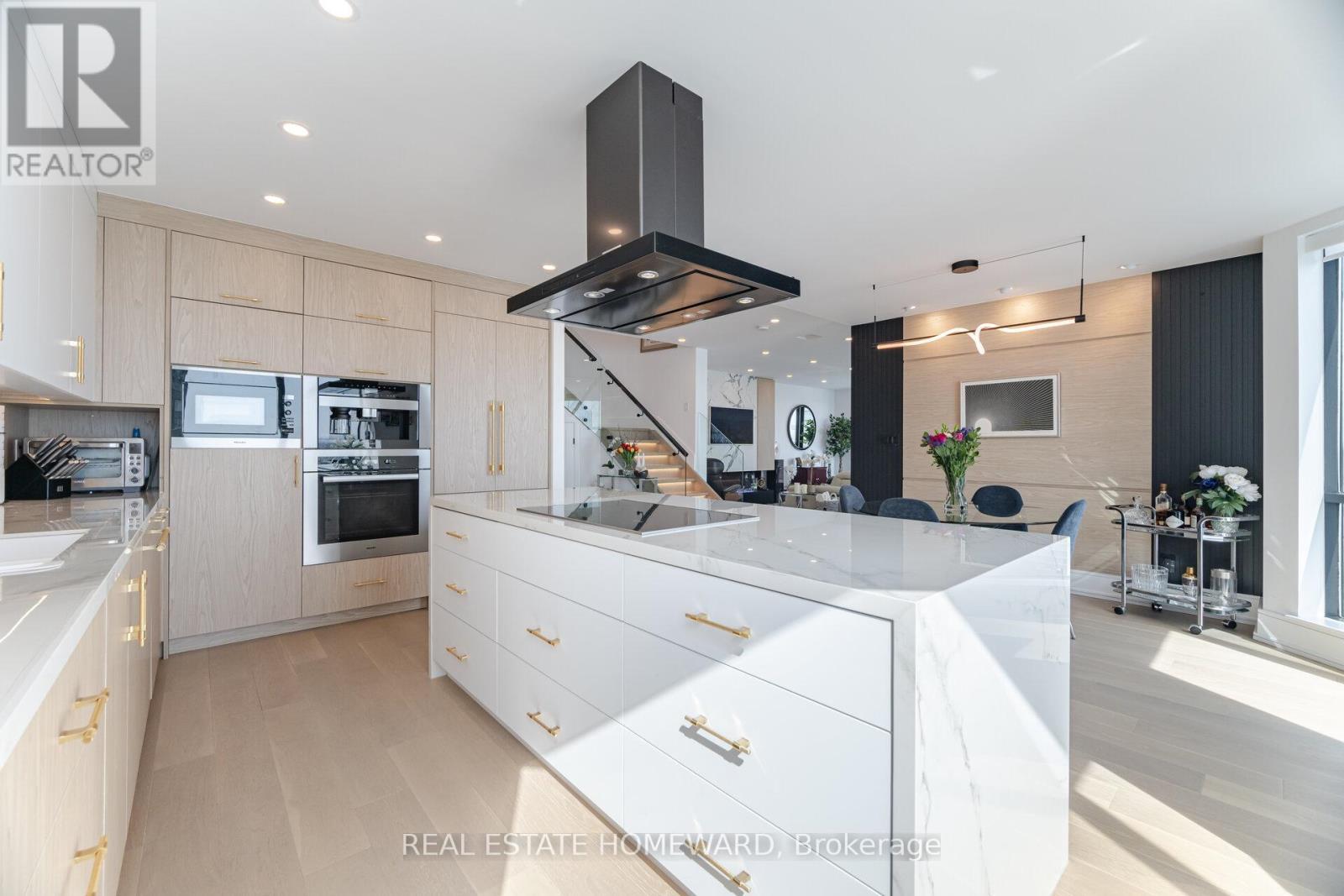 












PH2 - 10 QUEENS QUAY W

,
Toronto (Waterfront Communities),




Ontario
M5J2R9

