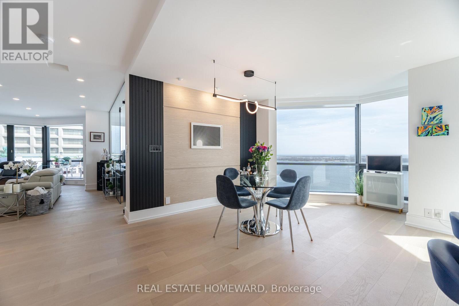 












PH2 - 10 QUEENS QUAY W

,
Toronto (Waterfront Communities),




Ontario
M5J2R9

