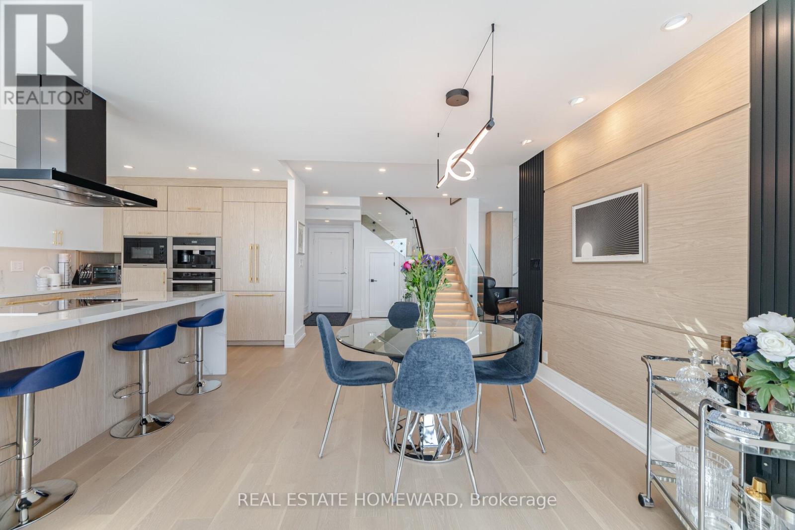 












PH2 - 10 QUEENS QUAY W

,
Toronto (Waterfront Communities),




Ontario
M5J2R9

