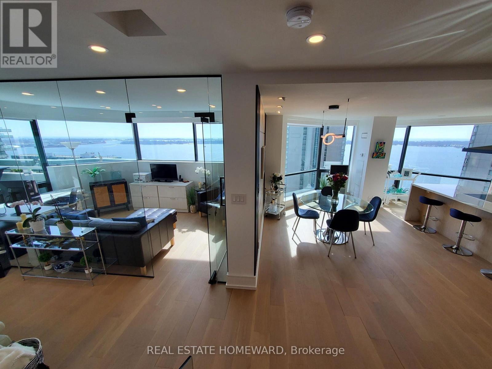 












PH2 - 10 QUEENS QUAY W

,
Toronto (Waterfront Communities),




Ontario
M5J2R9


