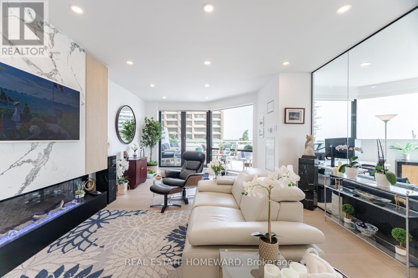 












PH2 - 10 QUEENS QUAY W

,
Toronto (Waterfront Communities),




Ontario
M5J2R9

