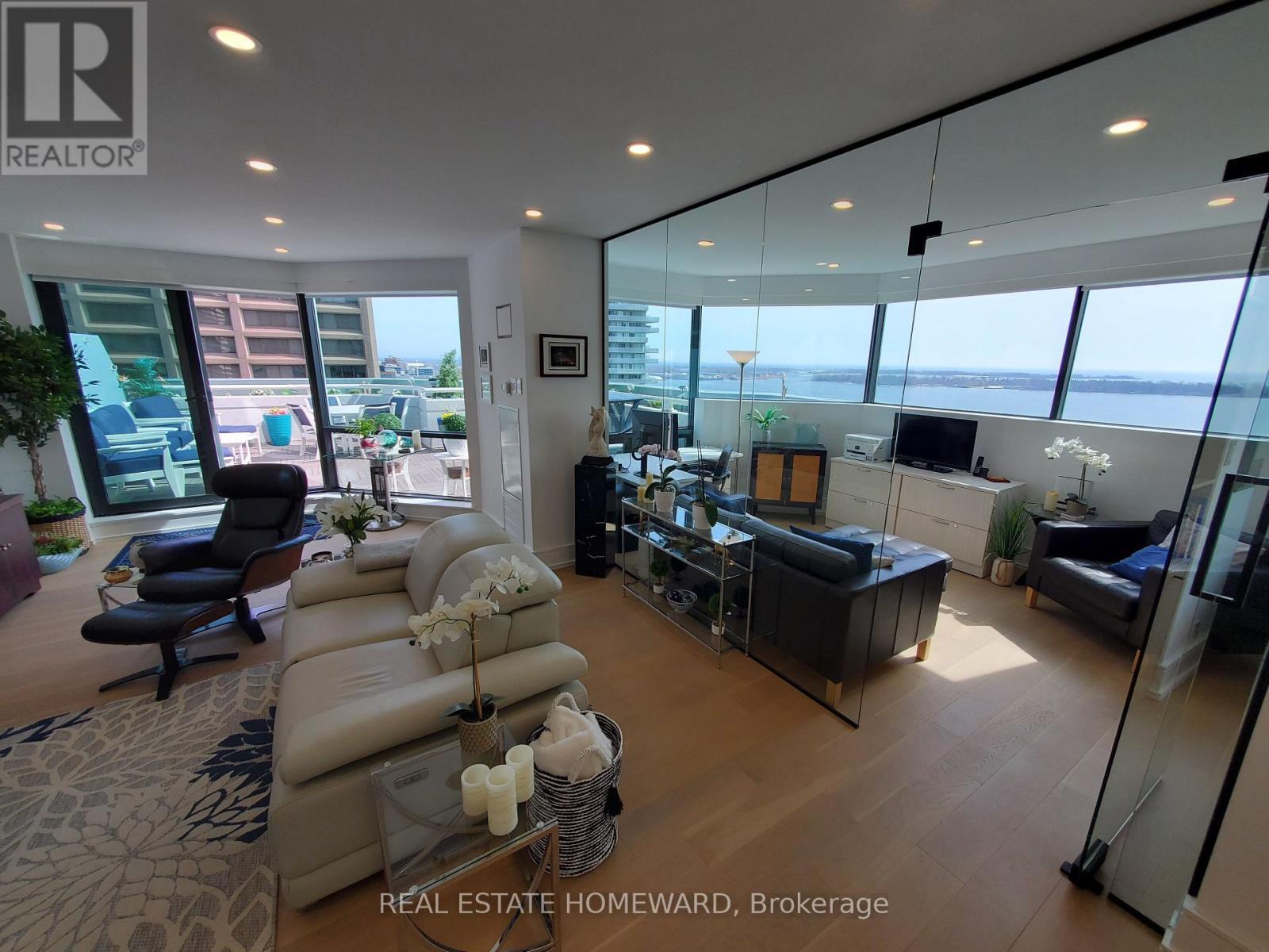 












PH2 - 10 QUEENS QUAY W

,
Toronto (Waterfront Communities),




Ontario
M5J2R9

