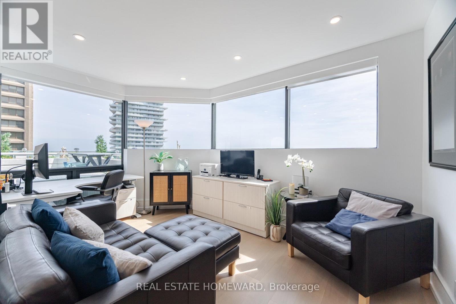 












PH2 - 10 QUEENS QUAY W

,
Toronto (Waterfront Communities),




Ontario
M5J2R9

