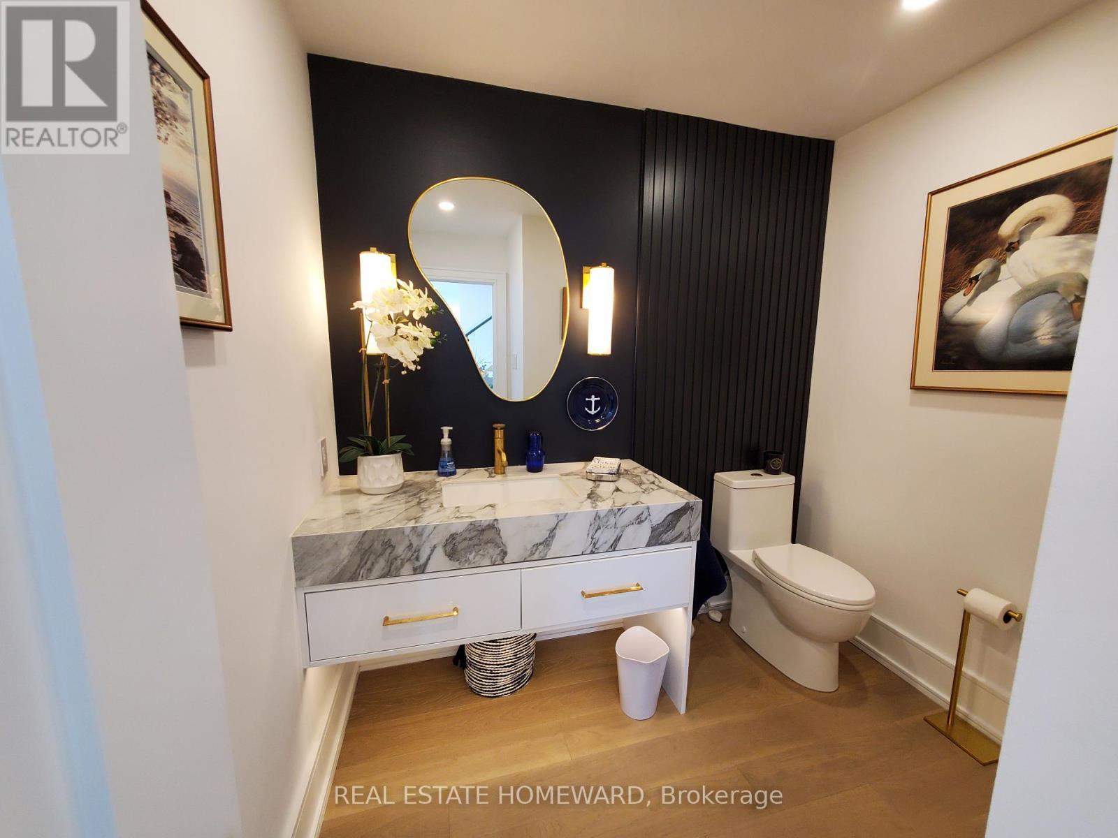 












PH2 - 10 QUEENS QUAY W

,
Toronto (Waterfront Communities),




Ontario
M5J2R9

