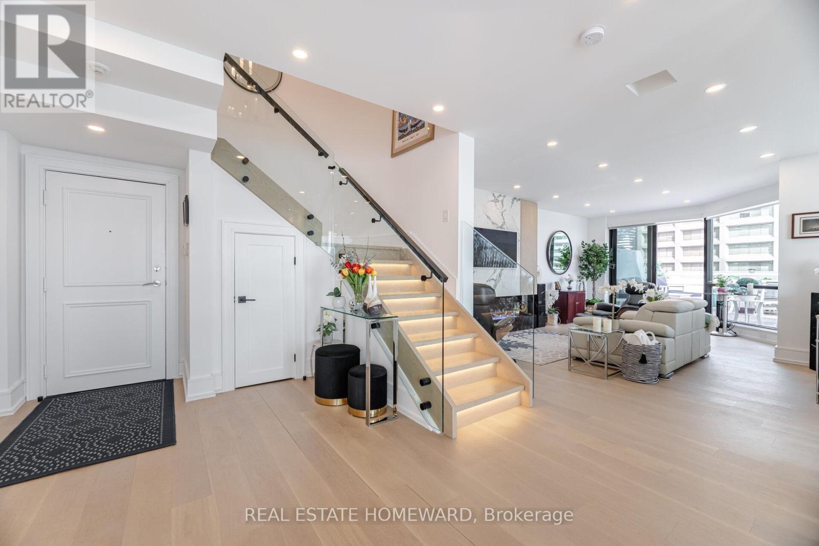 












PH2 - 10 QUEENS QUAY W

,
Toronto (Waterfront Communities),




Ontario
M5J2R9

