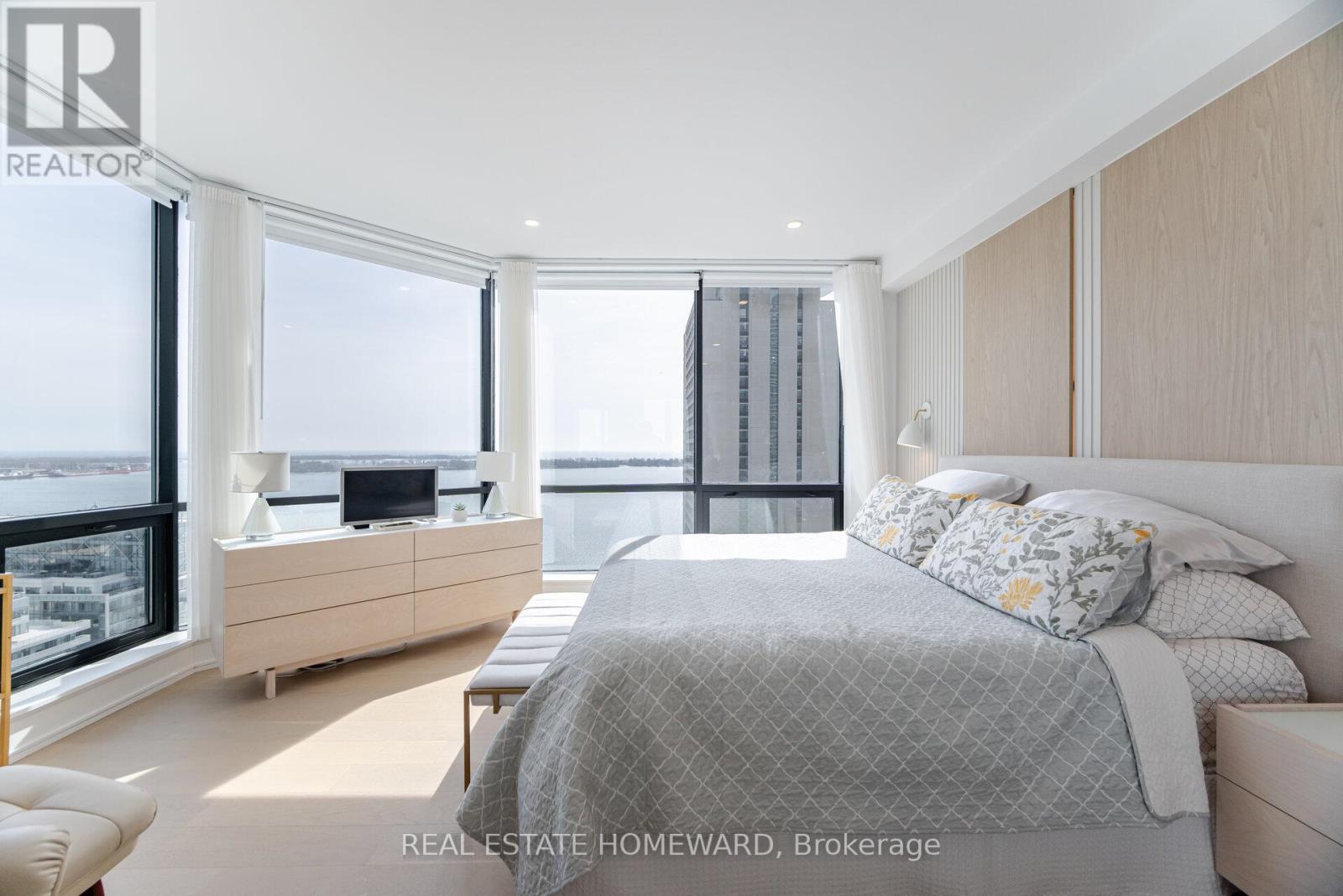 












PH2 - 10 QUEENS QUAY W

,
Toronto (Waterfront Communities),




Ontario
M5J2R9

