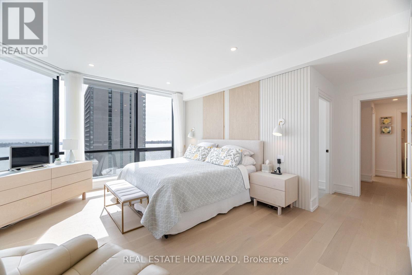 












PH2 - 10 QUEENS QUAY W

,
Toronto (Waterfront Communities),




Ontario
M5J2R9

