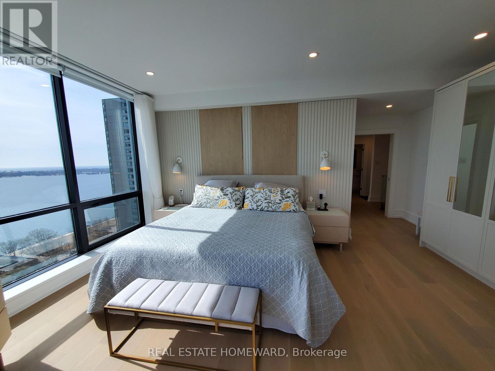 












PH2 - 10 QUEENS QUAY W

,
Toronto (Waterfront Communities),




Ontario
M5J2R9


