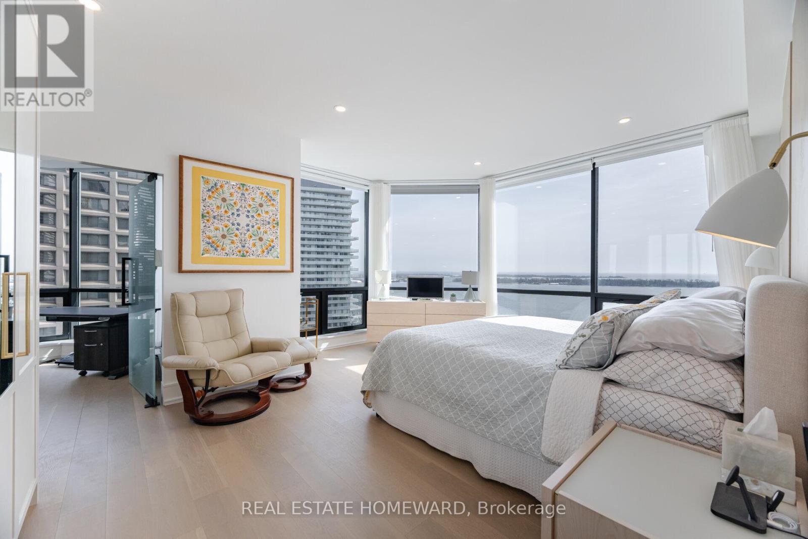 












PH2 - 10 QUEENS QUAY W

,
Toronto (Waterfront Communities),




Ontario
M5J2R9


