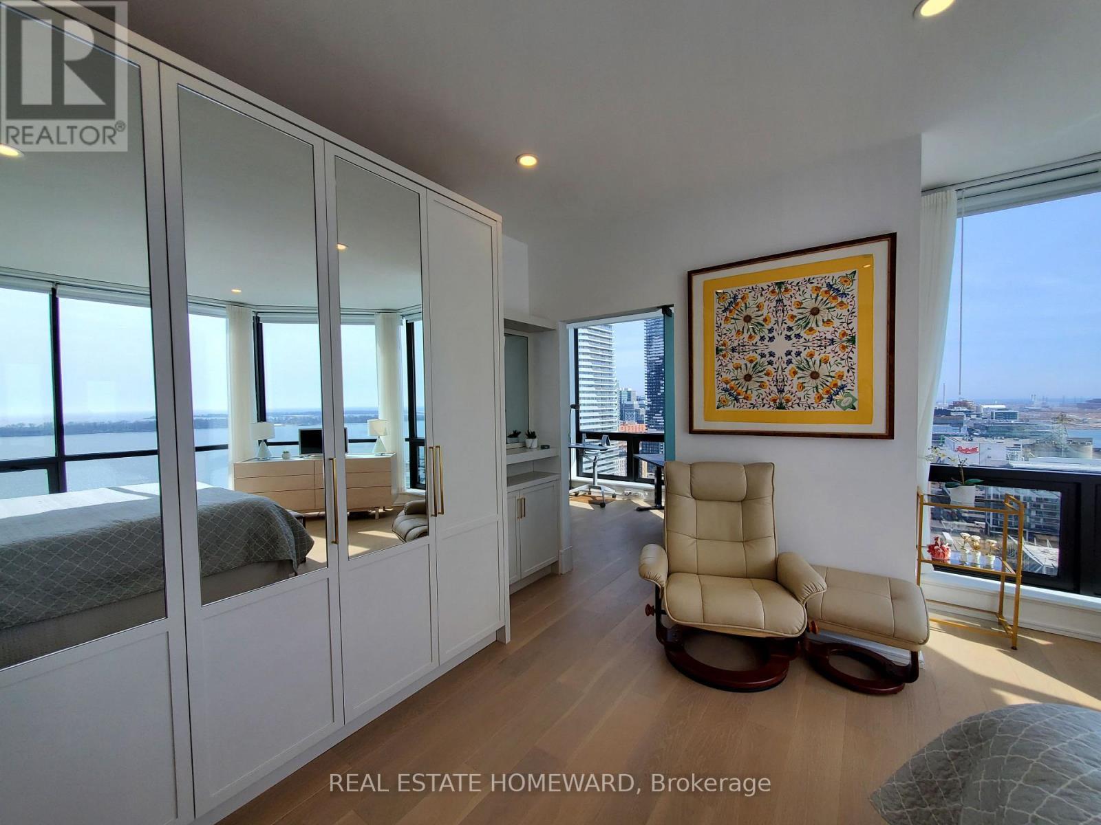












PH2 - 10 QUEENS QUAY W

,
Toronto (Waterfront Communities),




Ontario
M5J2R9

