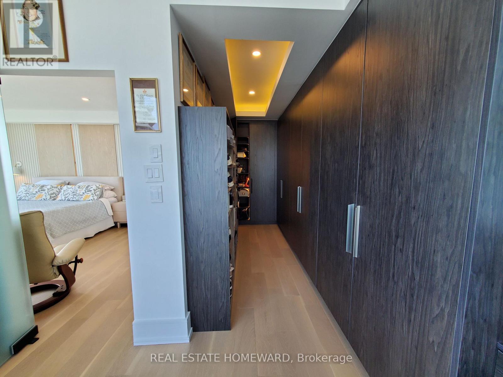 












PH2 - 10 QUEENS QUAY W

,
Toronto (Waterfront Communities),




Ontario
M5J2R9

