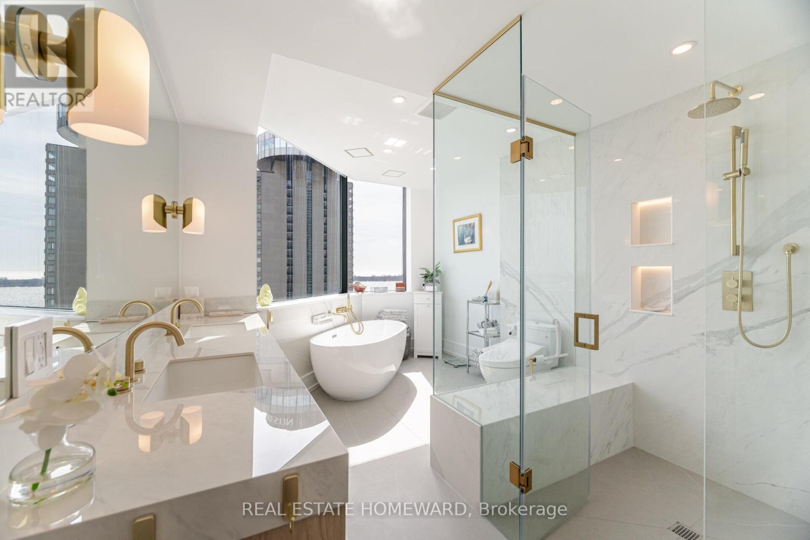 












PH2 - 10 QUEENS QUAY W

,
Toronto (Waterfront Communities),




Ontario
M5J2R9

