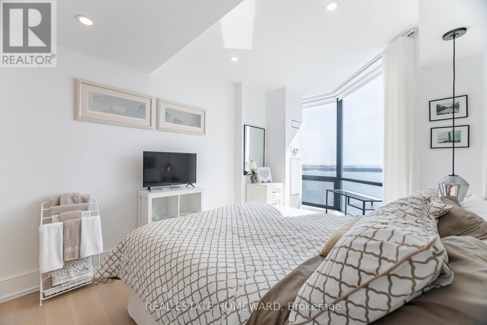 












PH2 - 10 QUEENS QUAY W

,
Toronto (Waterfront Communities),




Ontario
M5J2R9

