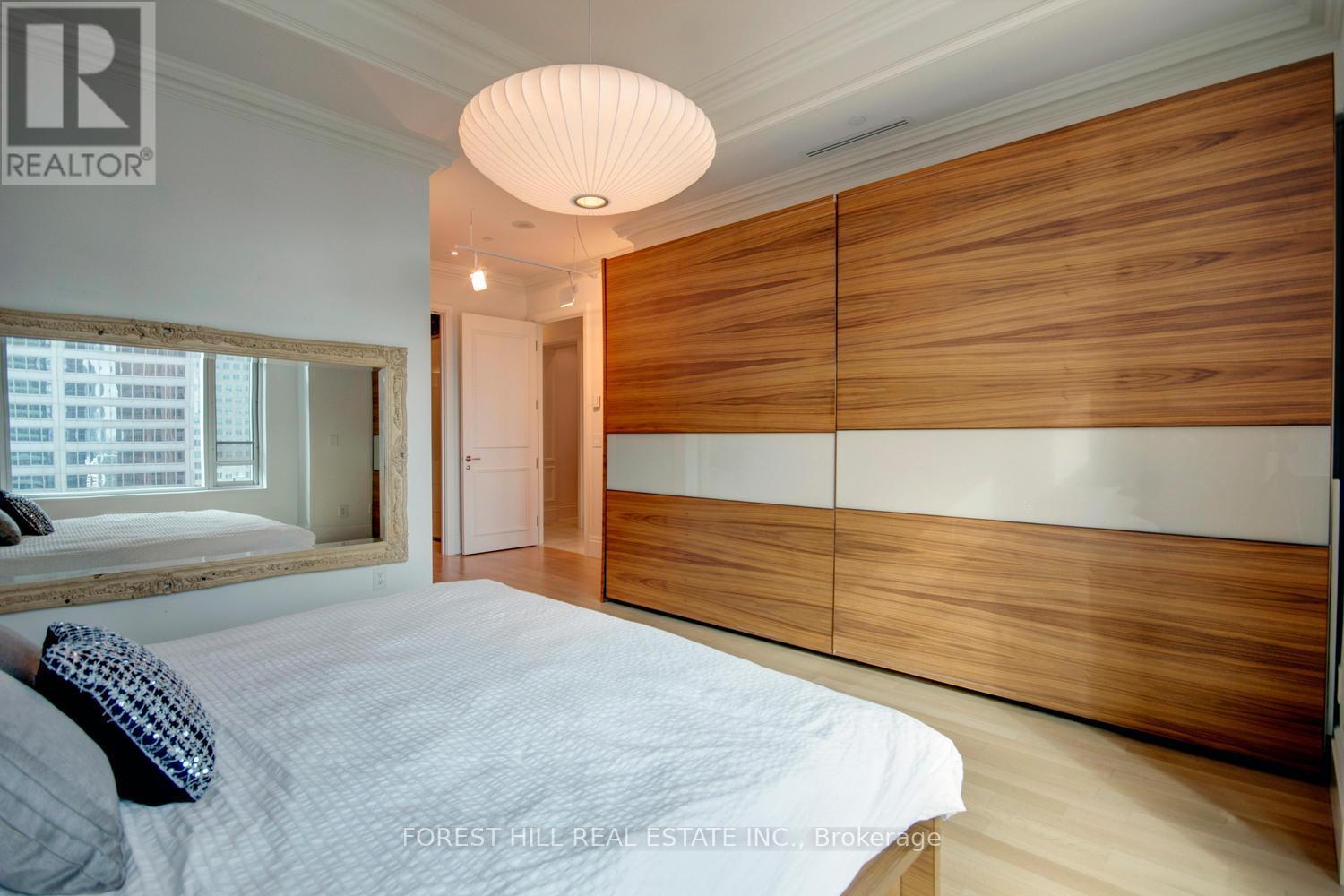 












3904 - 311 BAY STREET

,
Toronto (Bay Street Corridor),




Ontario
M5H4G5

