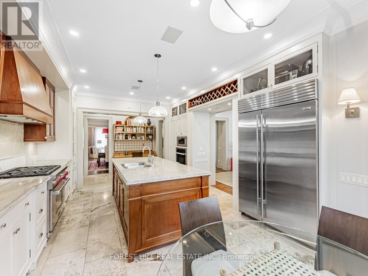 












1 BURTON ROAD

,
Toronto (Forest Hill South),




Ontario
M5P1T6

