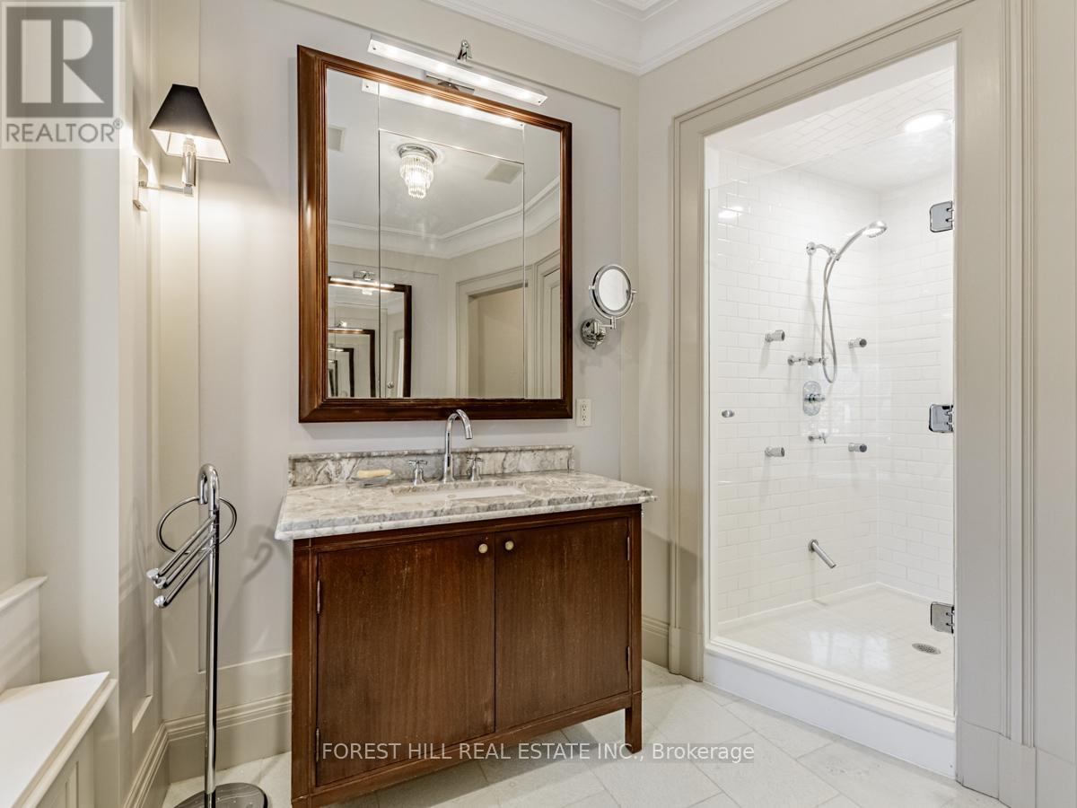 












1 BURTON ROAD

,
Toronto (Forest Hill South),




Ontario
M5P1T6

