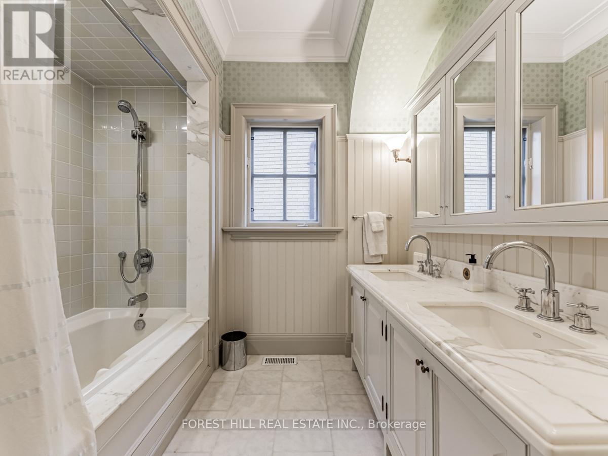 












1 BURTON ROAD

,
Toronto (Forest Hill South),




Ontario
M5P1T6

