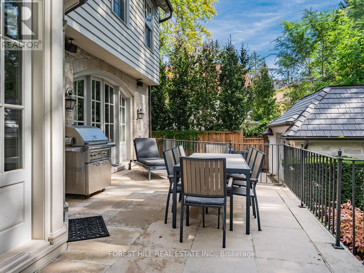 












1 BURTON ROAD

,
Toronto (Forest Hill South),




Ontario
M5P1T6

